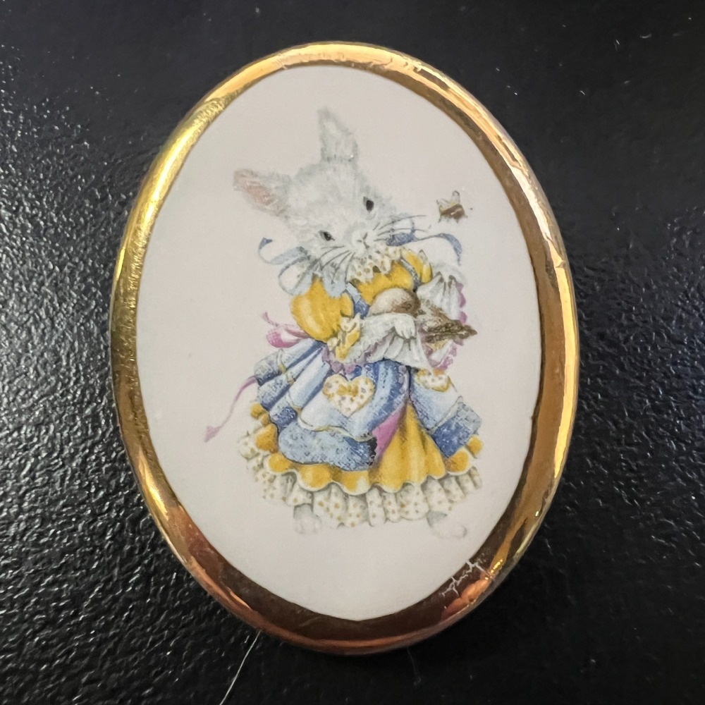 Vintage‎ Bunny Brooch Porcelain Rabbit Girl Oval Gold Tone Storybook Pin